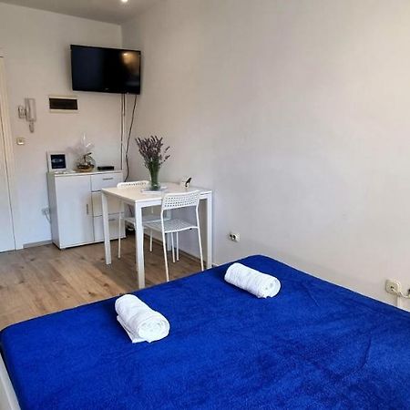 Tiny Studio Big Living Apartment Ровин Екстериор снимка