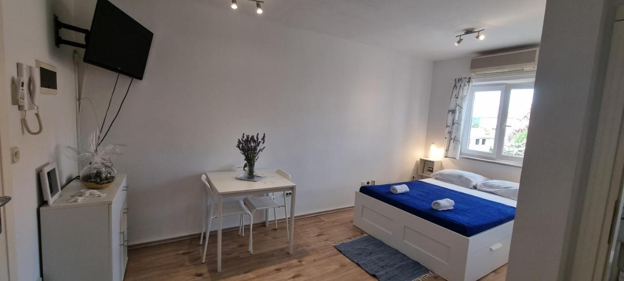 Tiny Studio Big Living Apartment Ровин Екстериор снимка