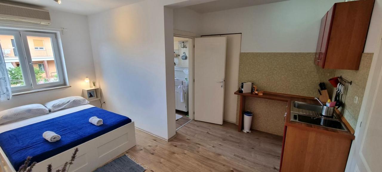 Tiny Studio Big Living Apartment Ровин Екстериор снимка