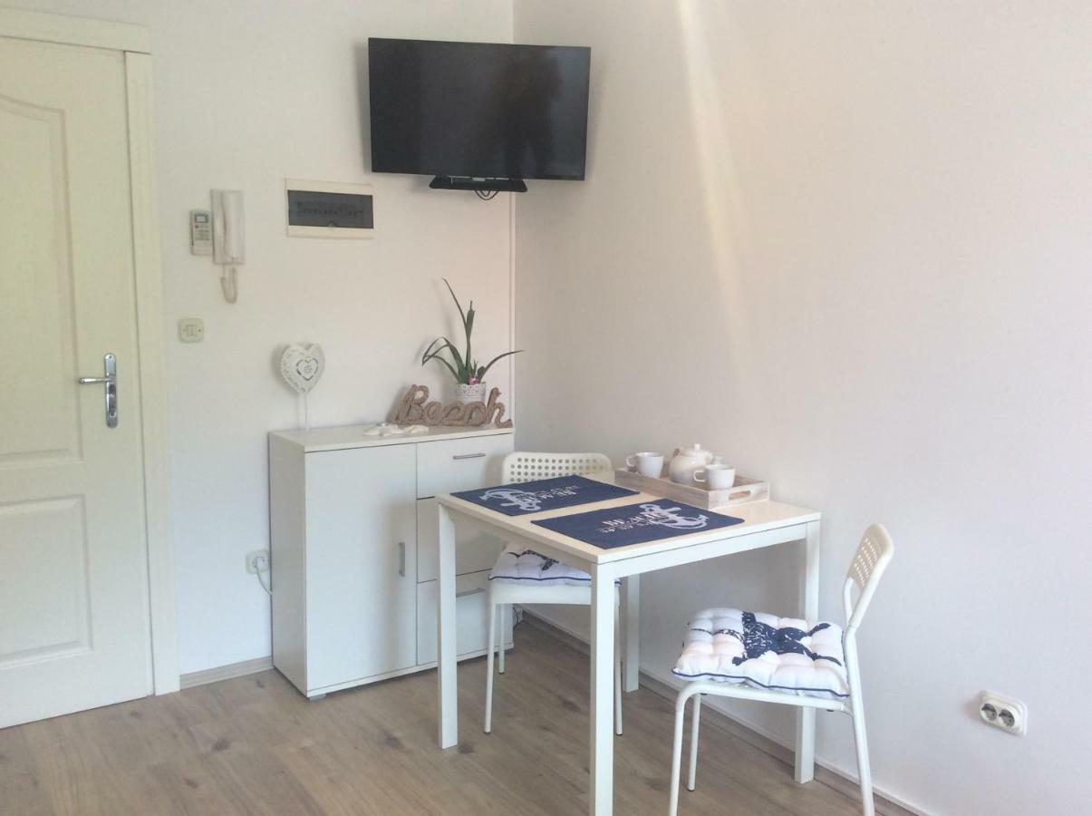 Tiny Studio Big Living Apartment Ровин Екстериор снимка